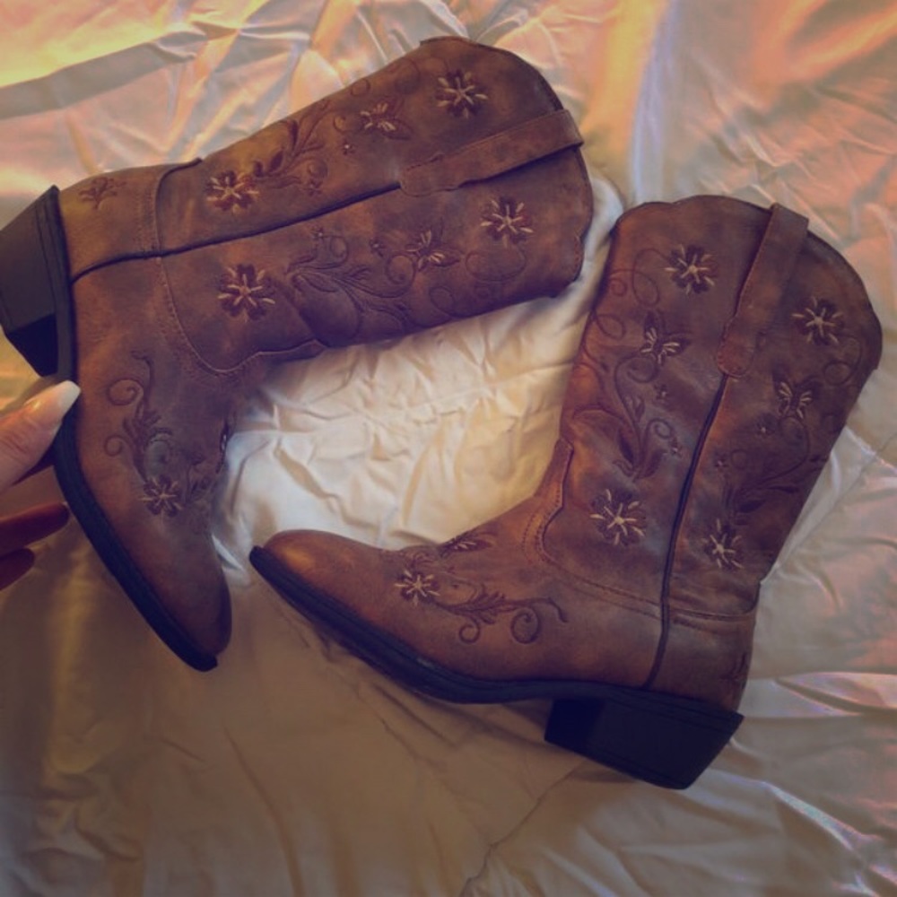 Girls cowgirl boots